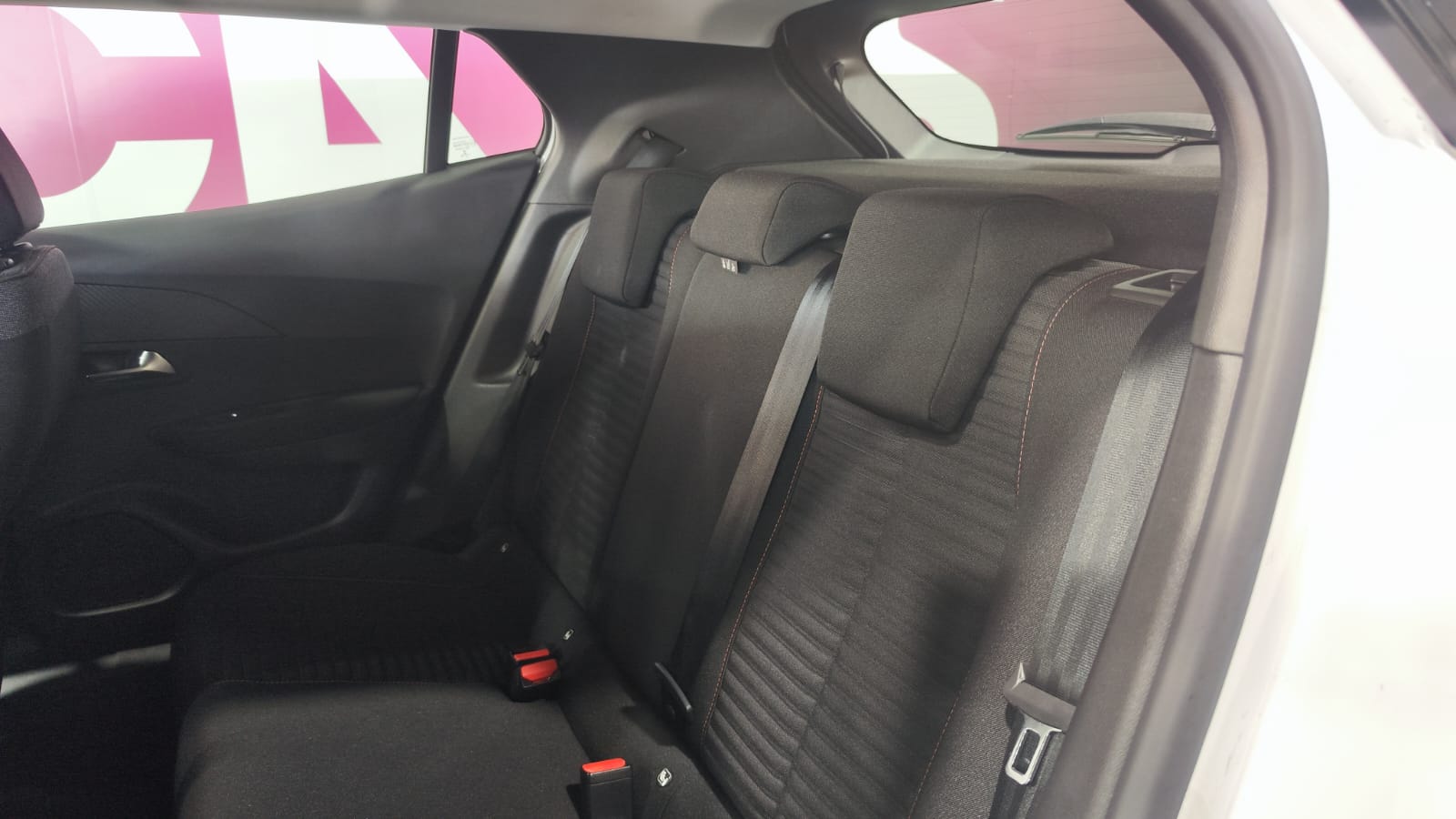 PEUGEOT 2008 Active 1.2 Puretech 100 SS BVM6 - Imagen 8