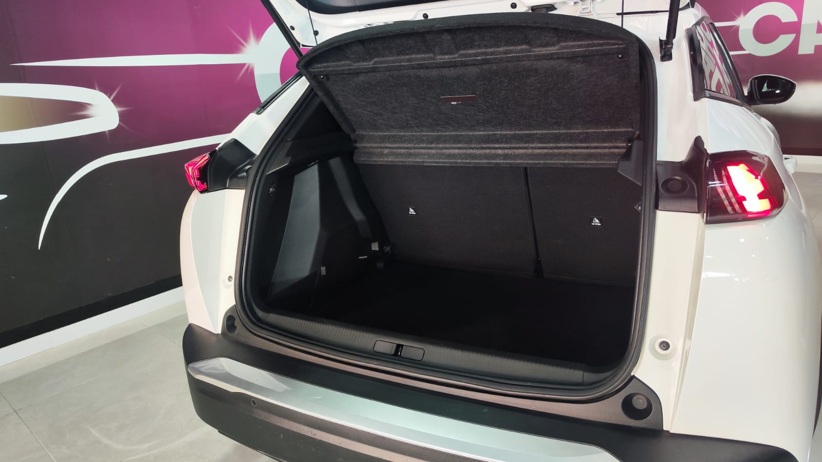 PEUGEOT 2008 Active 1.2 Puretech 100 SS BVM6 - Imagen 9