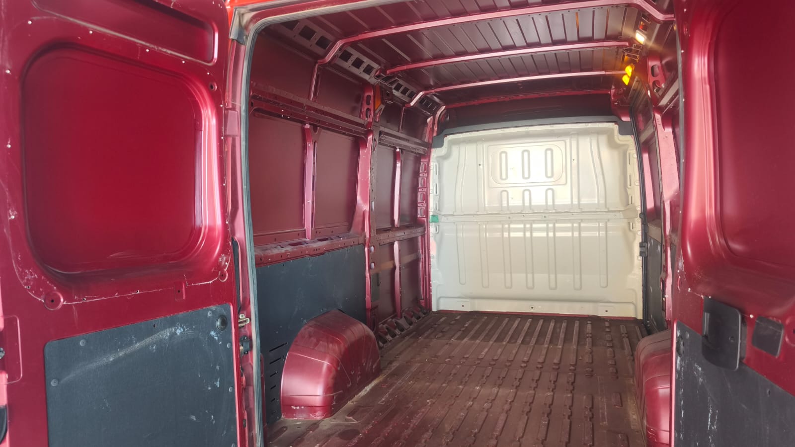PEUGEOT Boxer 333 L2H2 2.0 BlueHDi 110cv - Imagen 4