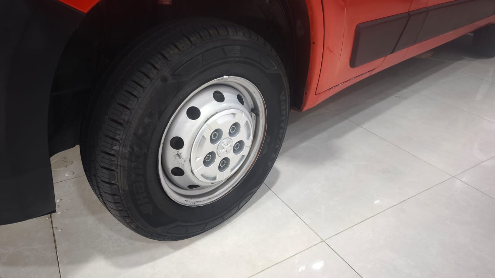 PEUGEOT Boxer 333 L2H2 2.0 BlueHDi 110cv - Imagen 6