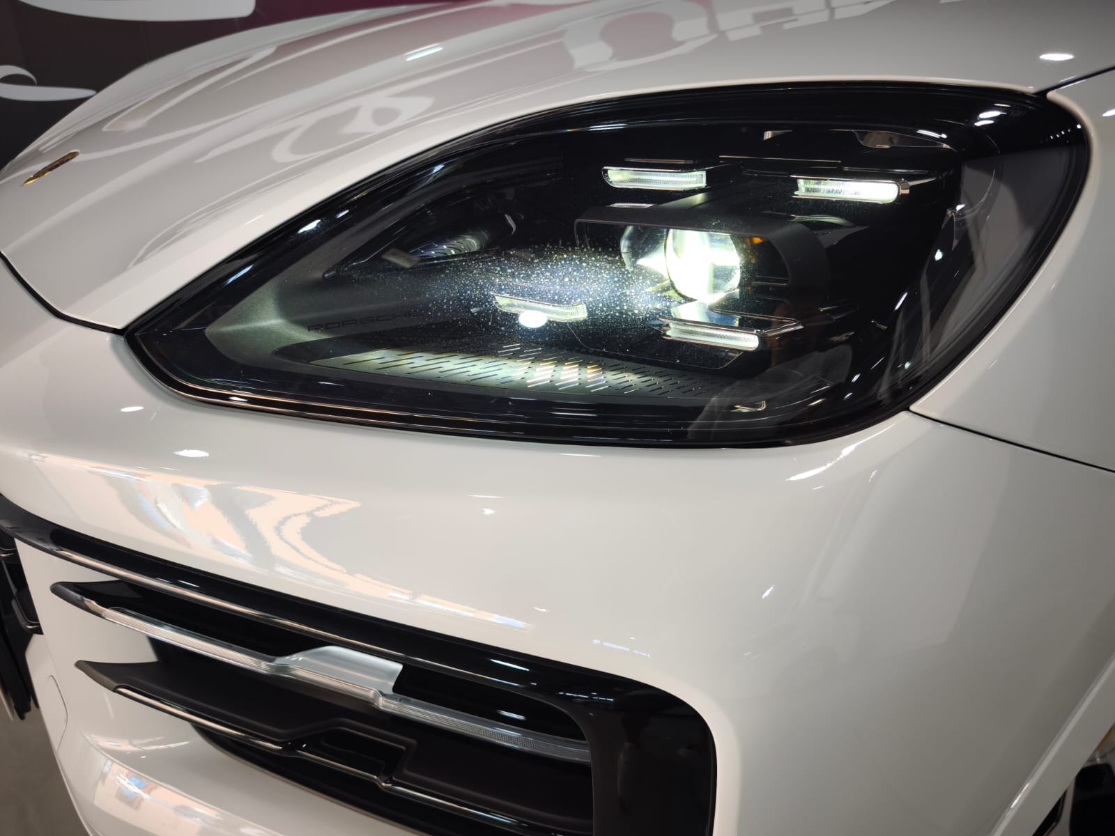 PORSCHE Cayenne Coupé 3.0 EHybrid 470CV - Imagen 2