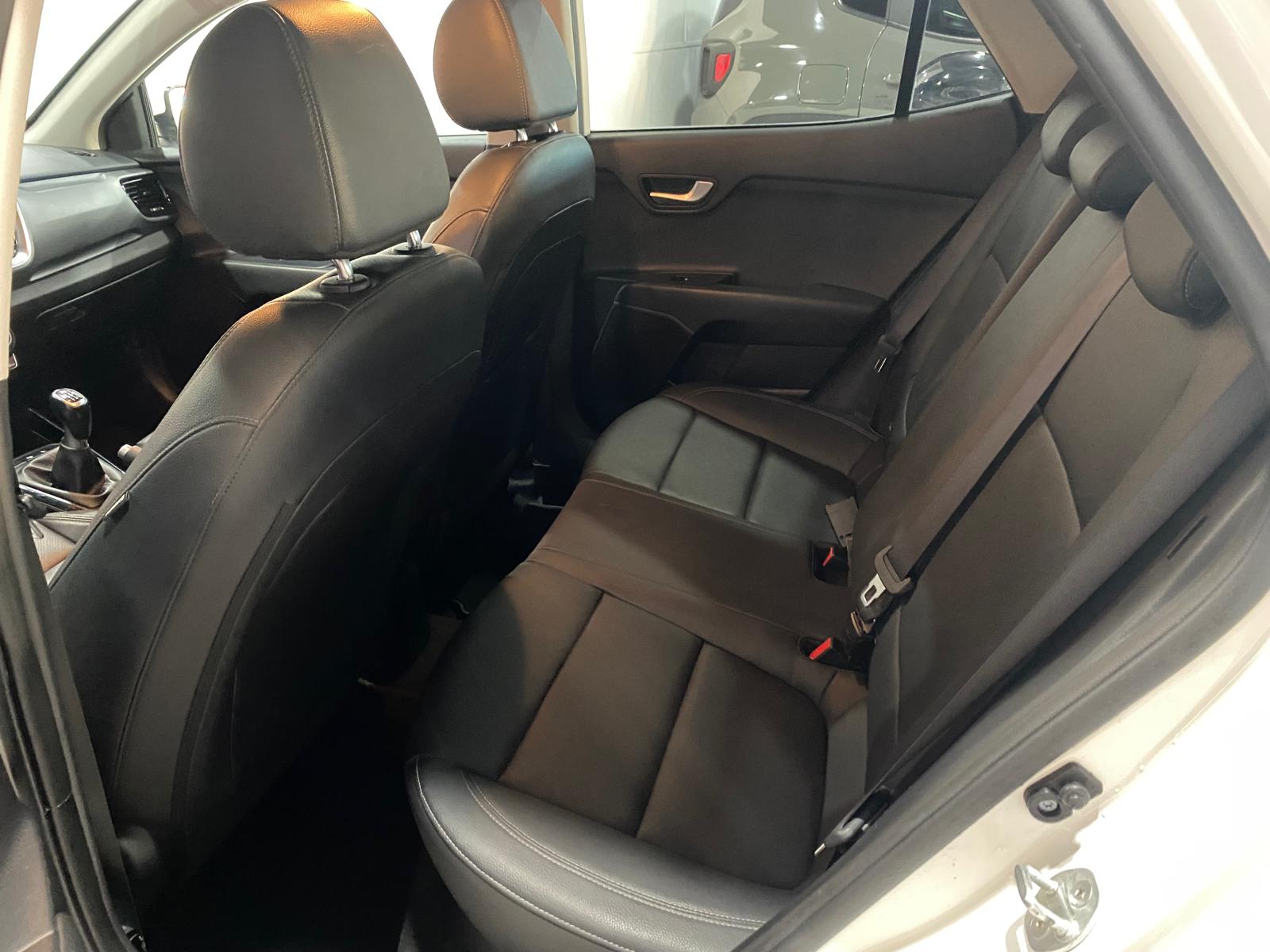 KIA Stonic 1.0 TGDi Black Edition 100cv - Imagen 10
