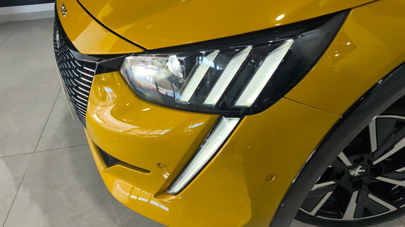 PEUGEOT 208 PureTech EAT8 GT Line 100cv - Imagen 2