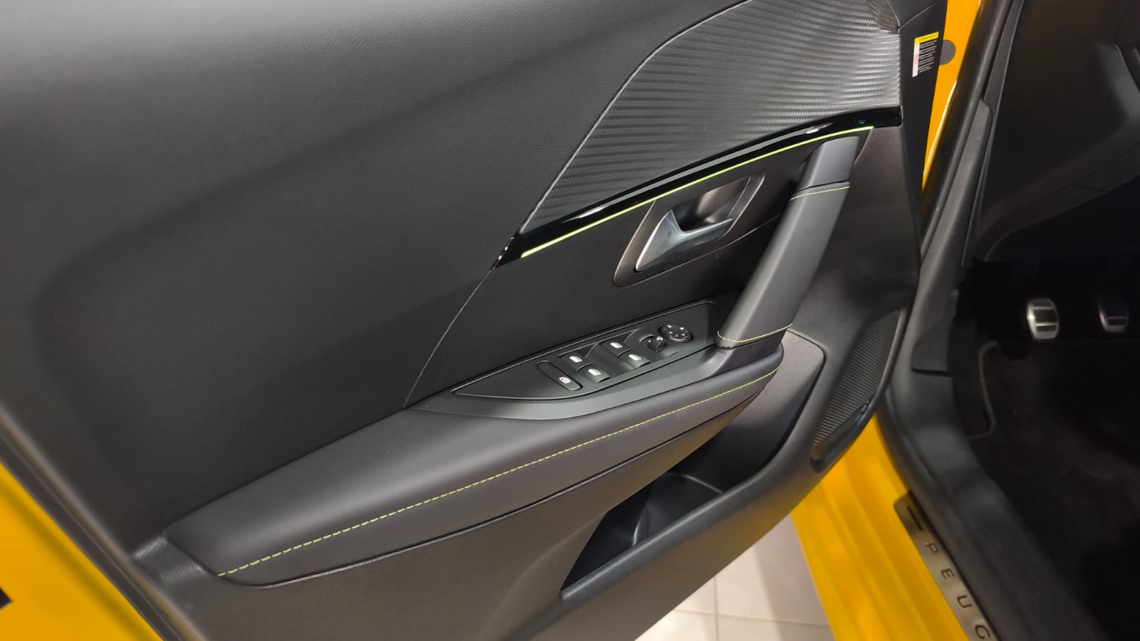 PEUGEOT 208 PureTech EAT8 GT Line 100cv - Imagen 7