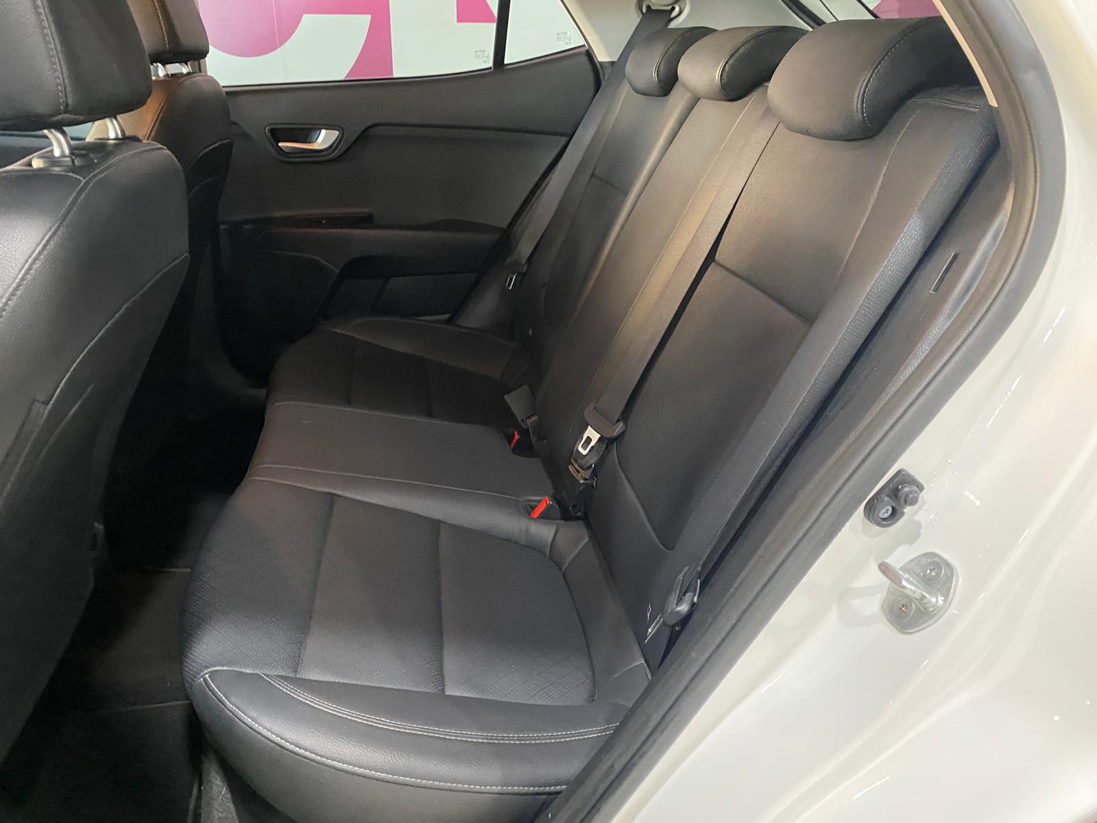KIA Stonic 1.0 TGDi Black Edition 100cv - Imagen 11